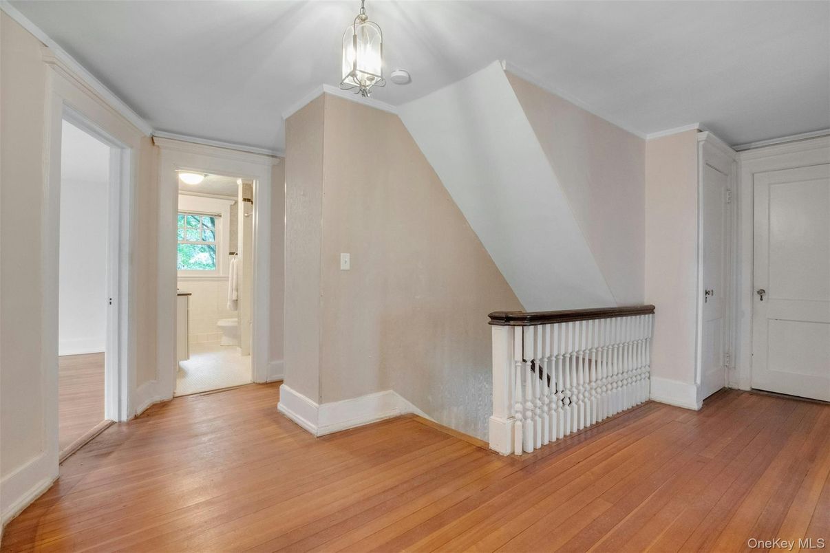 Interior, Pendant Lights, Wood Texture Flooring