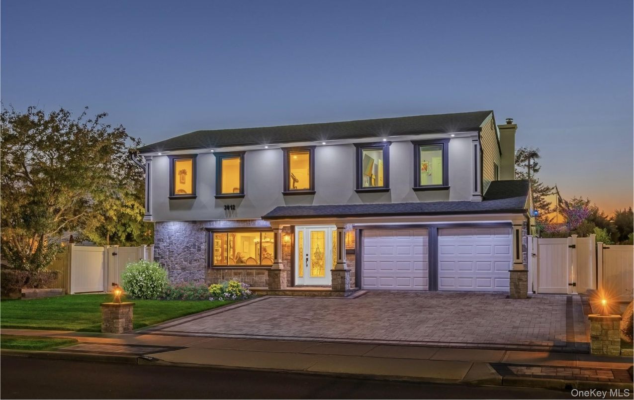Attached, Exterior, Facade, Modern