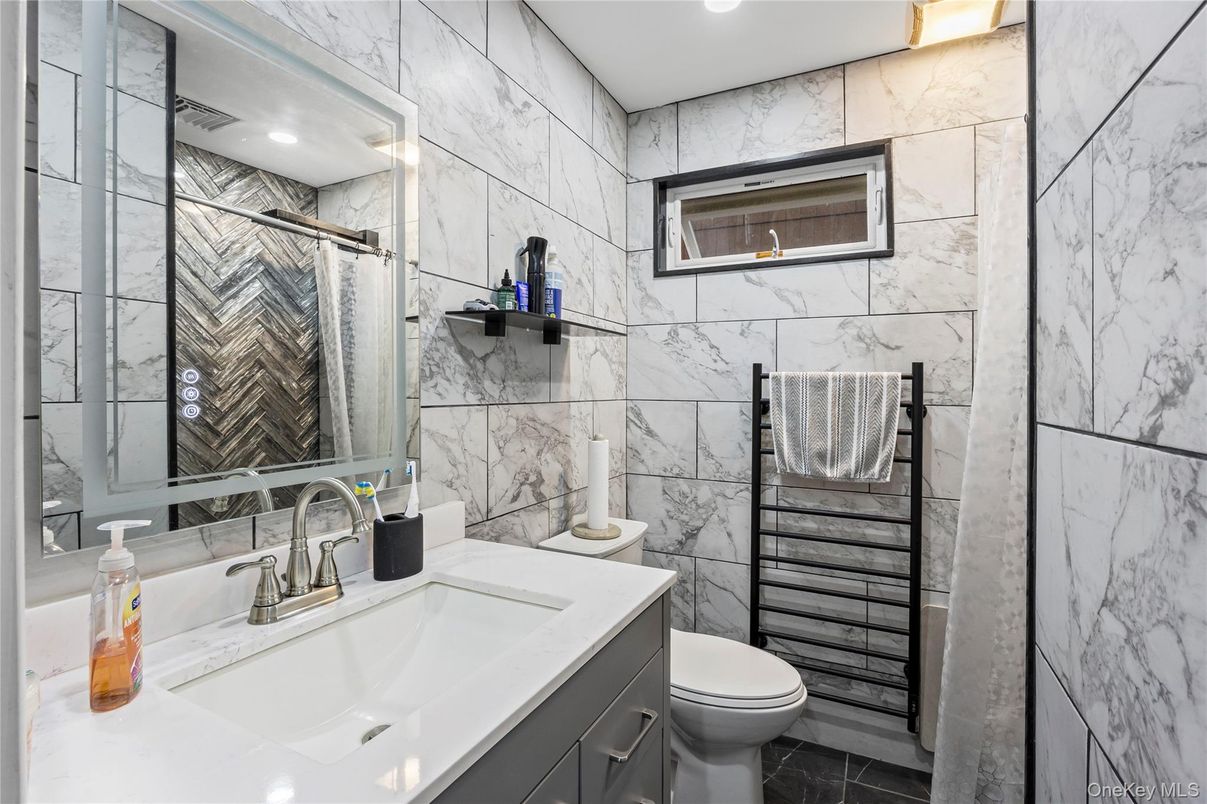Bathroom, Interior, Marble Walls, Recessed Lighting