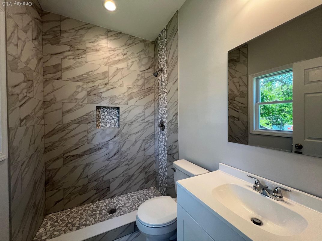 Bathroom, Interior, Marble Walls, Recessed Lighting