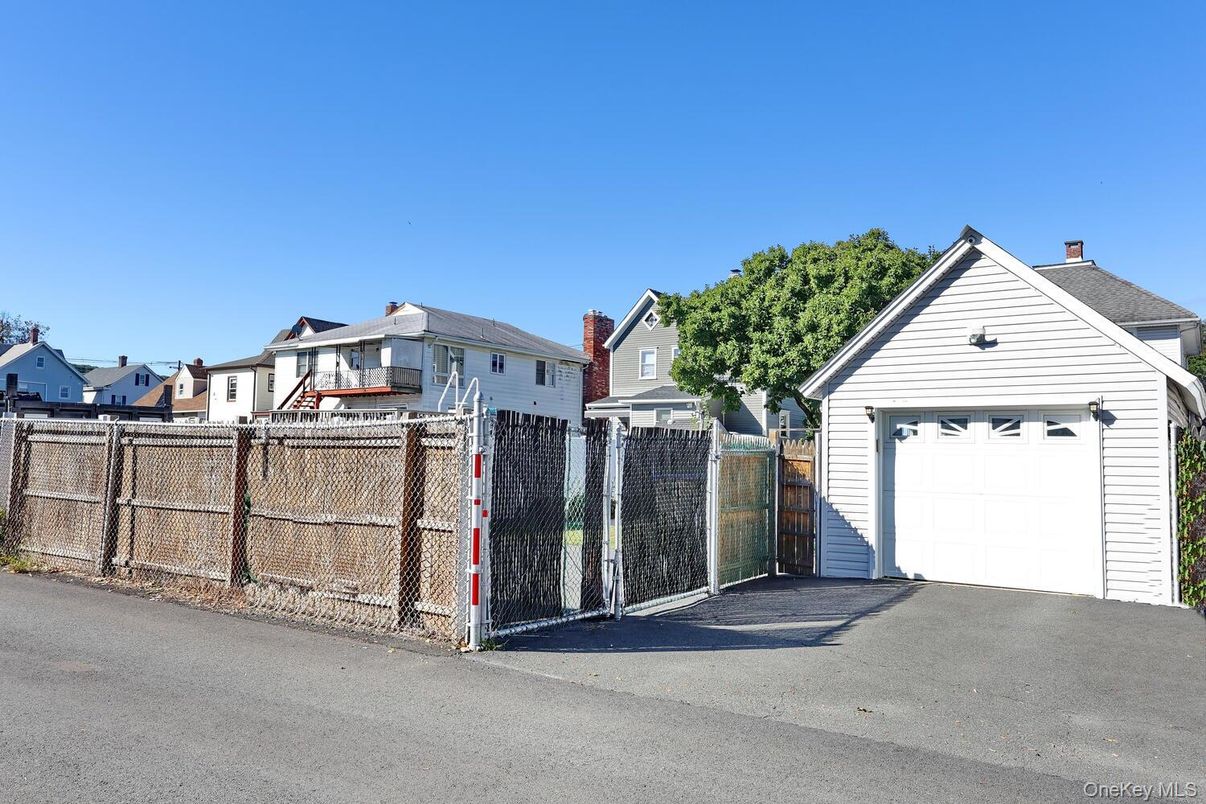Detached Garage, Exterior