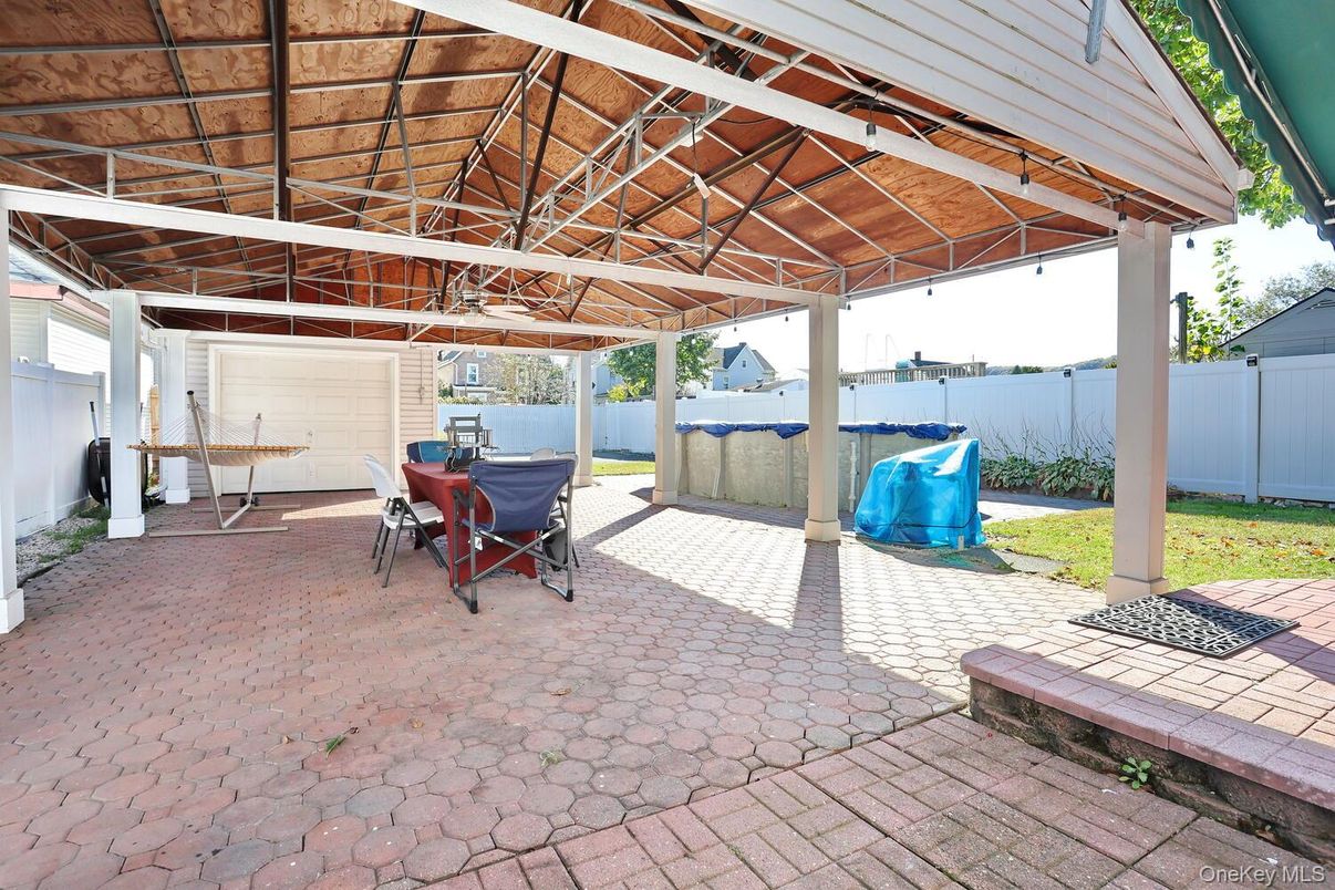 Detached Garage, Exterior