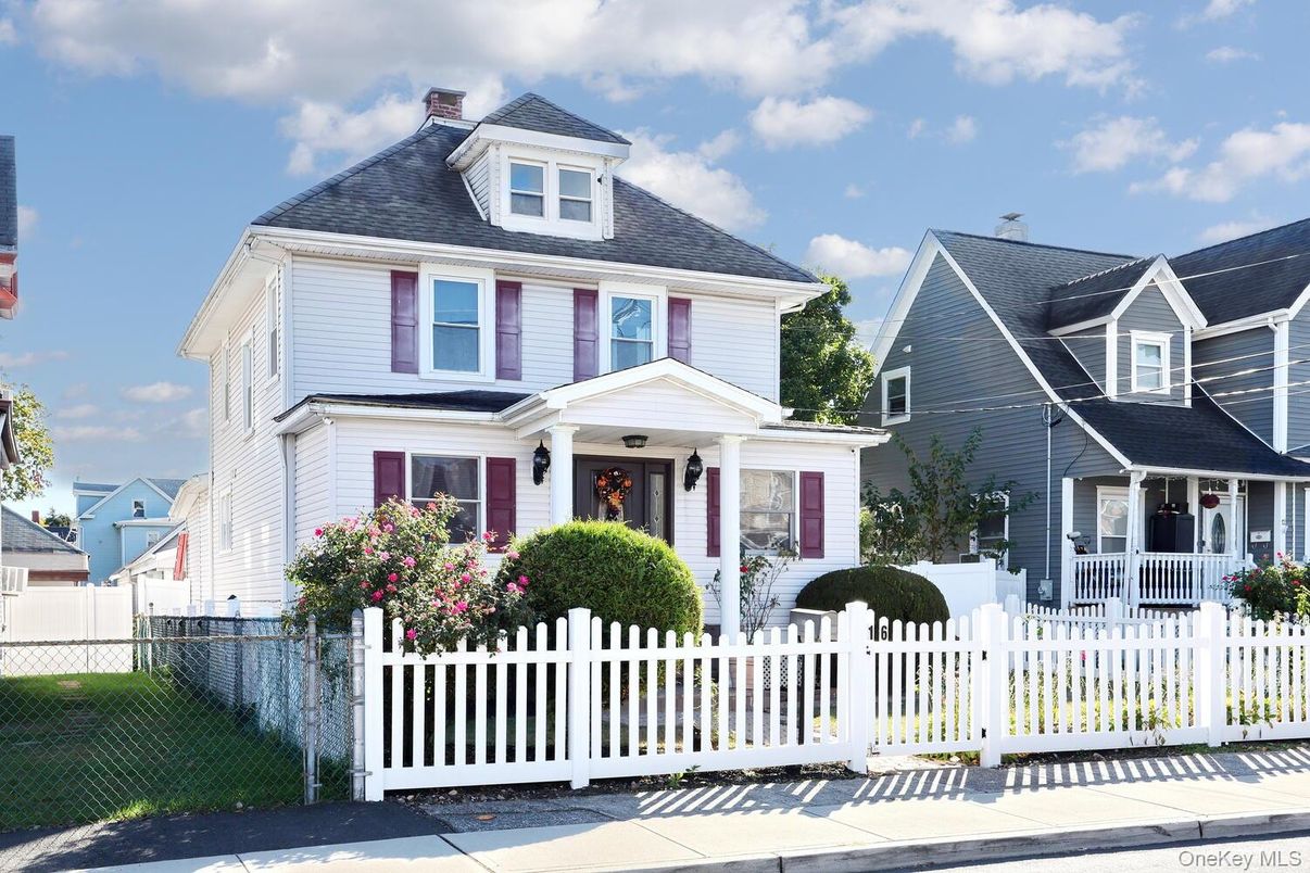 Exterior, Facade, Queen Anne Victorian