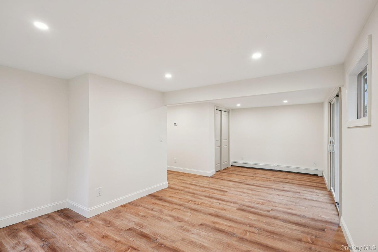 Empty room, Interior, Recessed Lighting, Wood Texture Flooring
