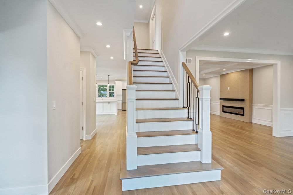 Interior, Recessed Lighting, Wood Texture Flooring