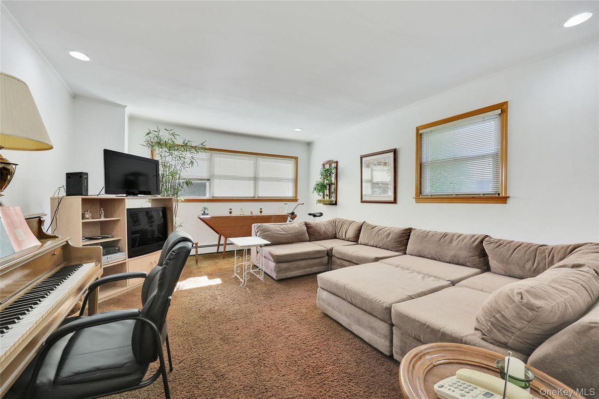 Interior, Living room, Piano, Recessed Lighting