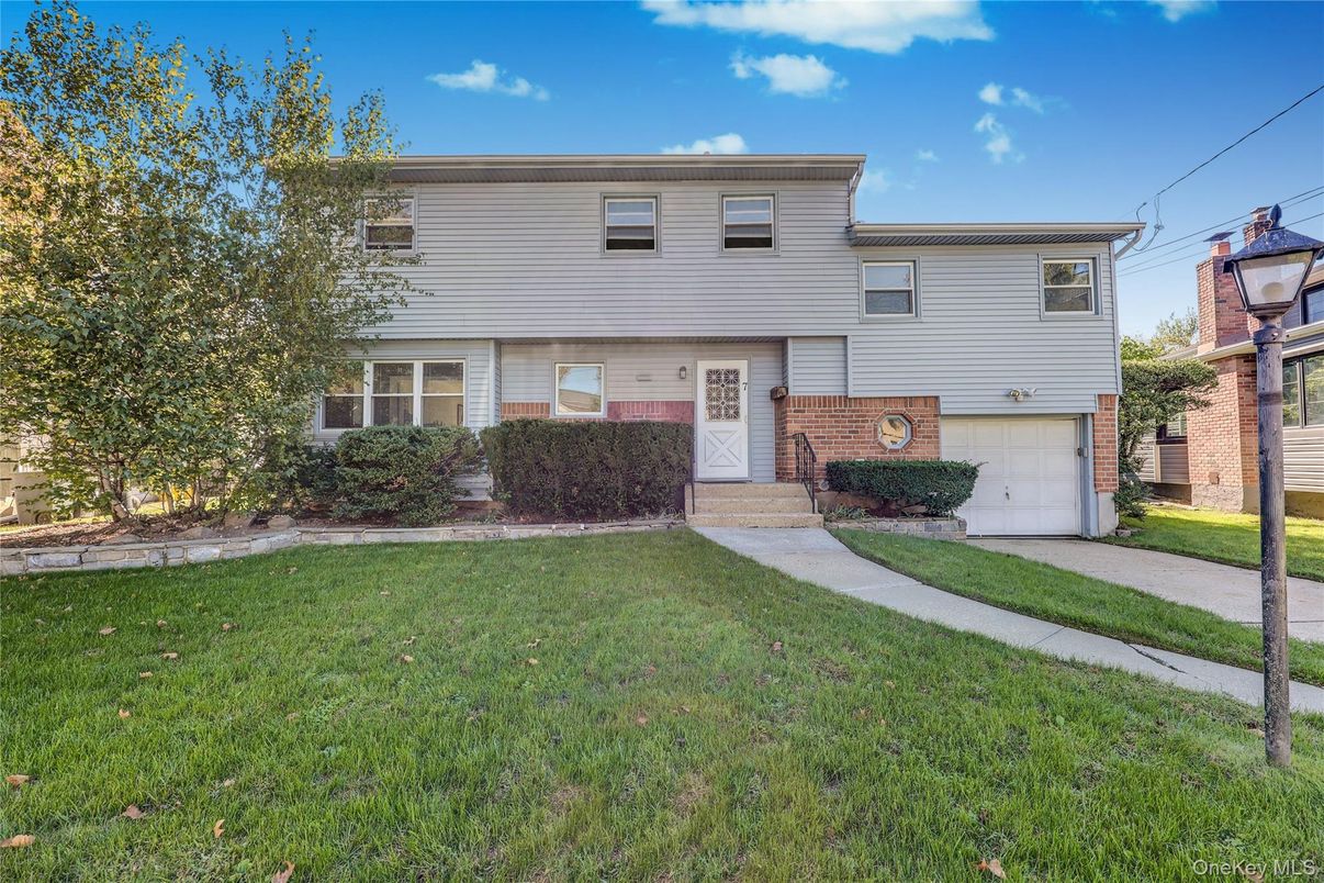 Attached, Exterior, Facade, Brick Facade, Split Level