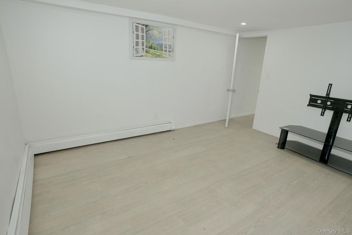 Empty room, Fitness Equipment, Interior, Recessed Lighting, Wood Texture Flooring