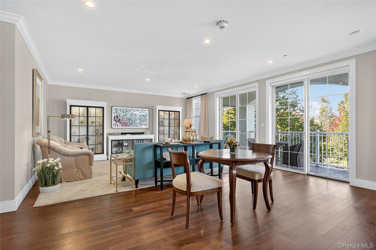Dining room, Interior, Living room, Recessed Lighting, Wood Texture Flooring