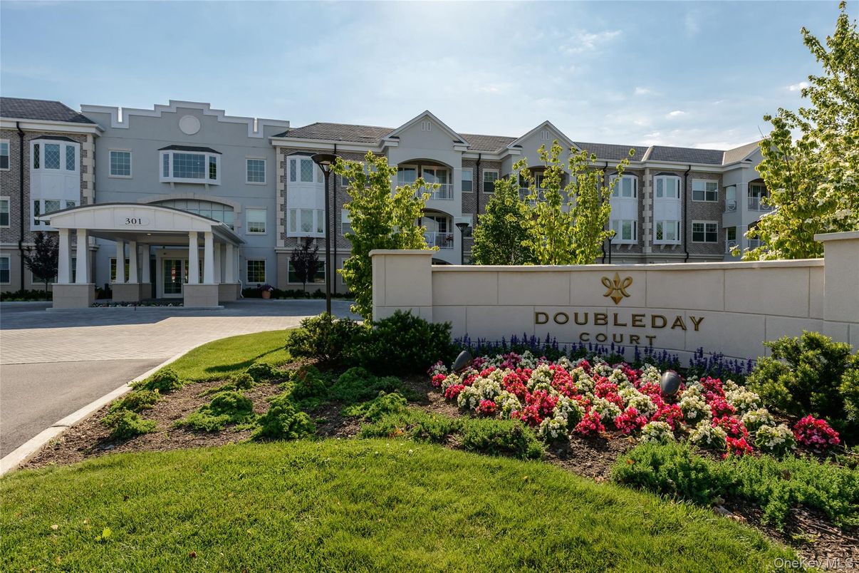 Exterior, Facade, French Provincial