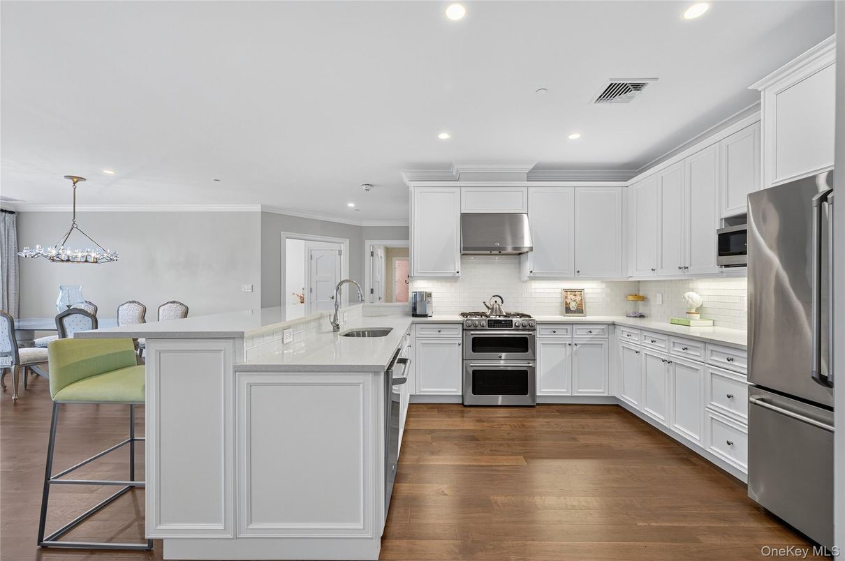 Dining room, Interior, Kitchen, Pendant Lights, Recessed Lighting, Stainless Steel Appliances, Wood Texture Flooring