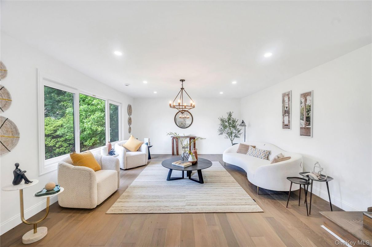 Dining room, Interior, Living room, Pendant Lights, Recessed Lighting, Wood Texture Flooring