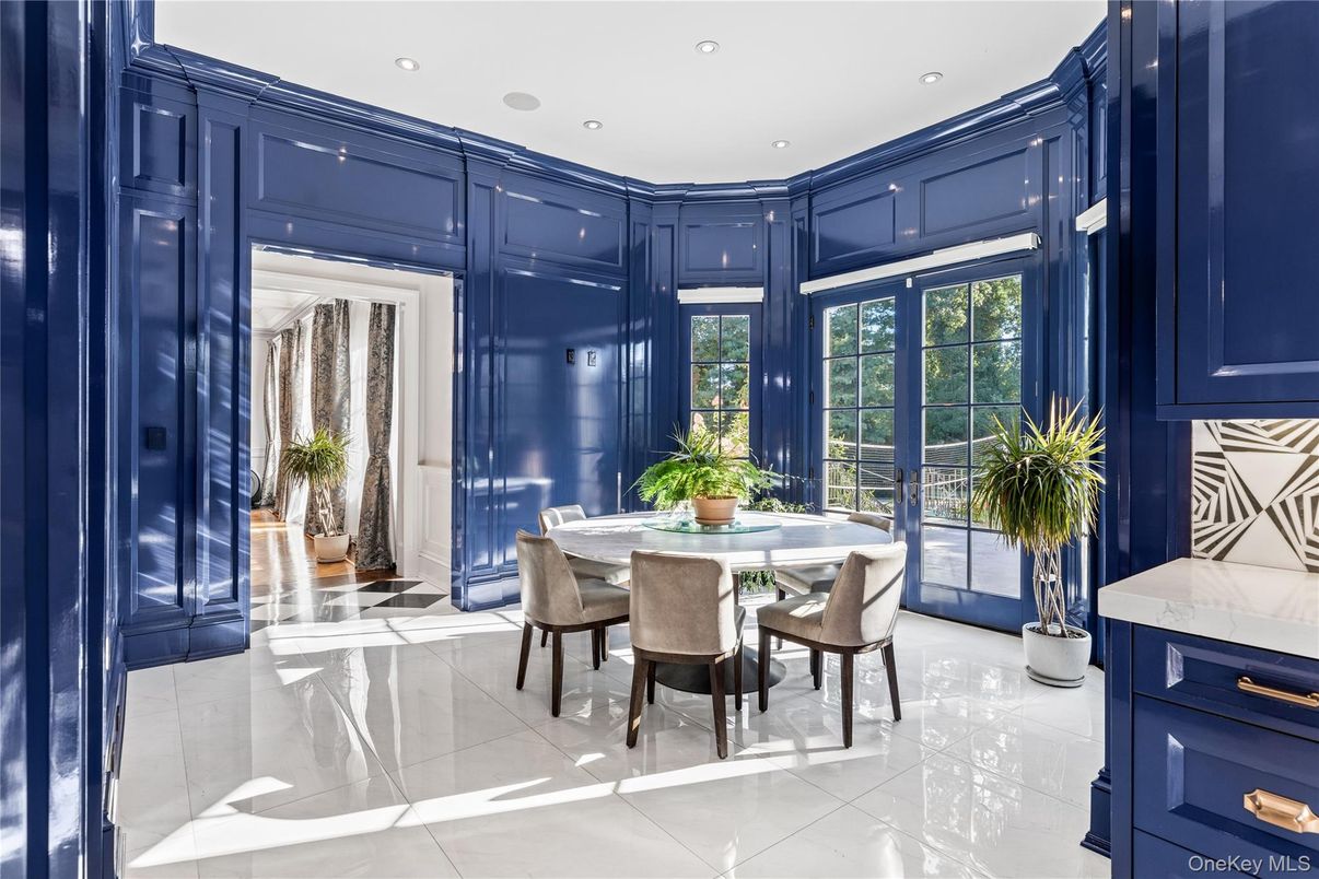 Dining room, Interior, Recessed Lighting