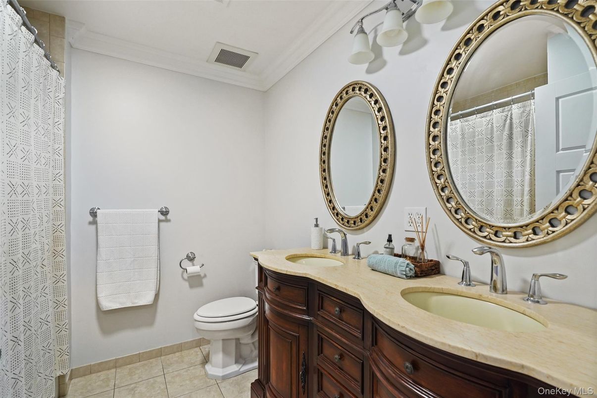 Bathroom, Dual Sink Vanities, Interior
