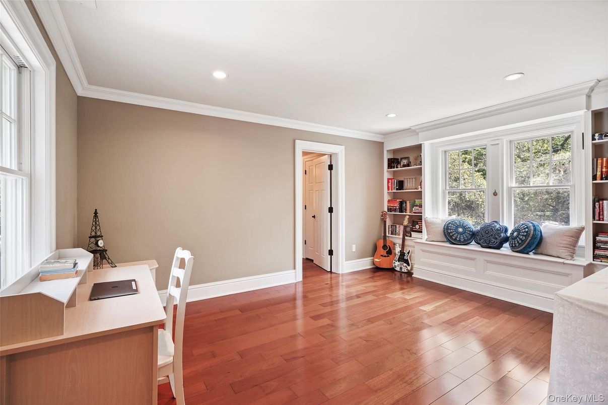 Home Office, Interior, Recessed Lighting, Wood Texture Flooring
