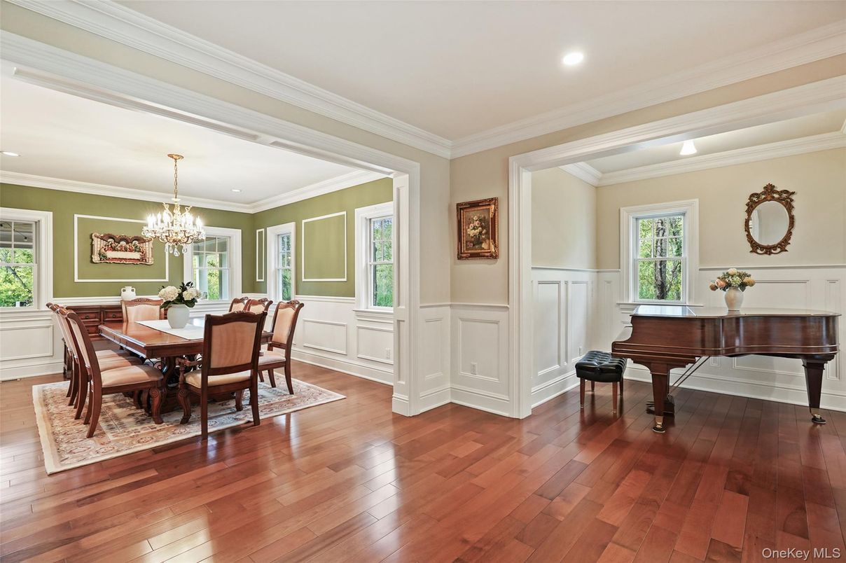 Chandelier, Dining room, Interior, Piano, Recessed Lighting, Wood Texture Flooring