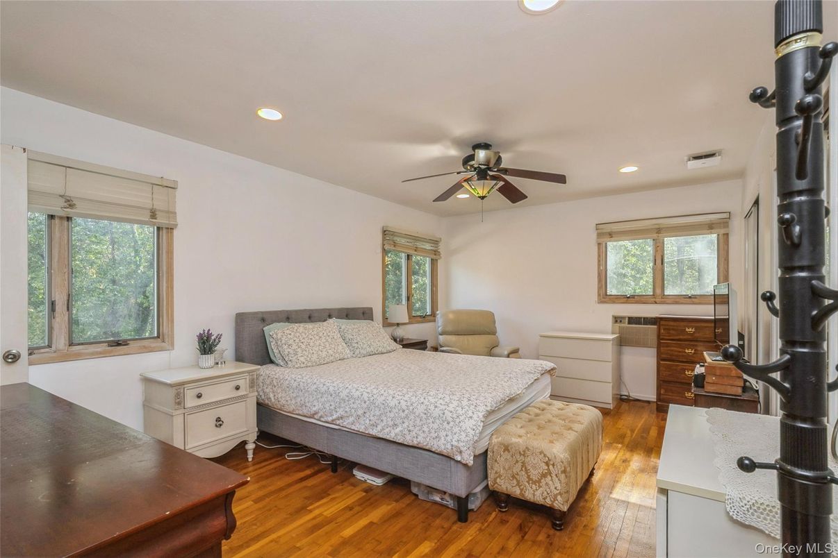 Bedroom, Fitness Equipment, Interior, Recessed Lighting, Wood Texture Flooring