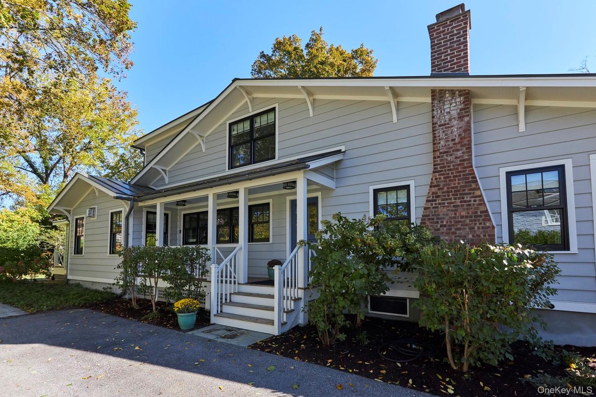 Exterior, Facade, American Foursquare