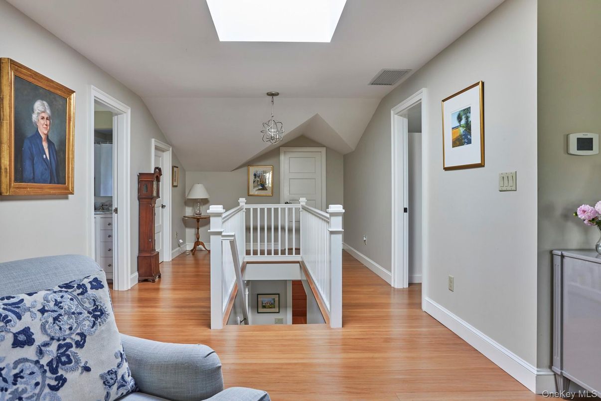 Interior, Pendant Lights, Wood Texture Flooring