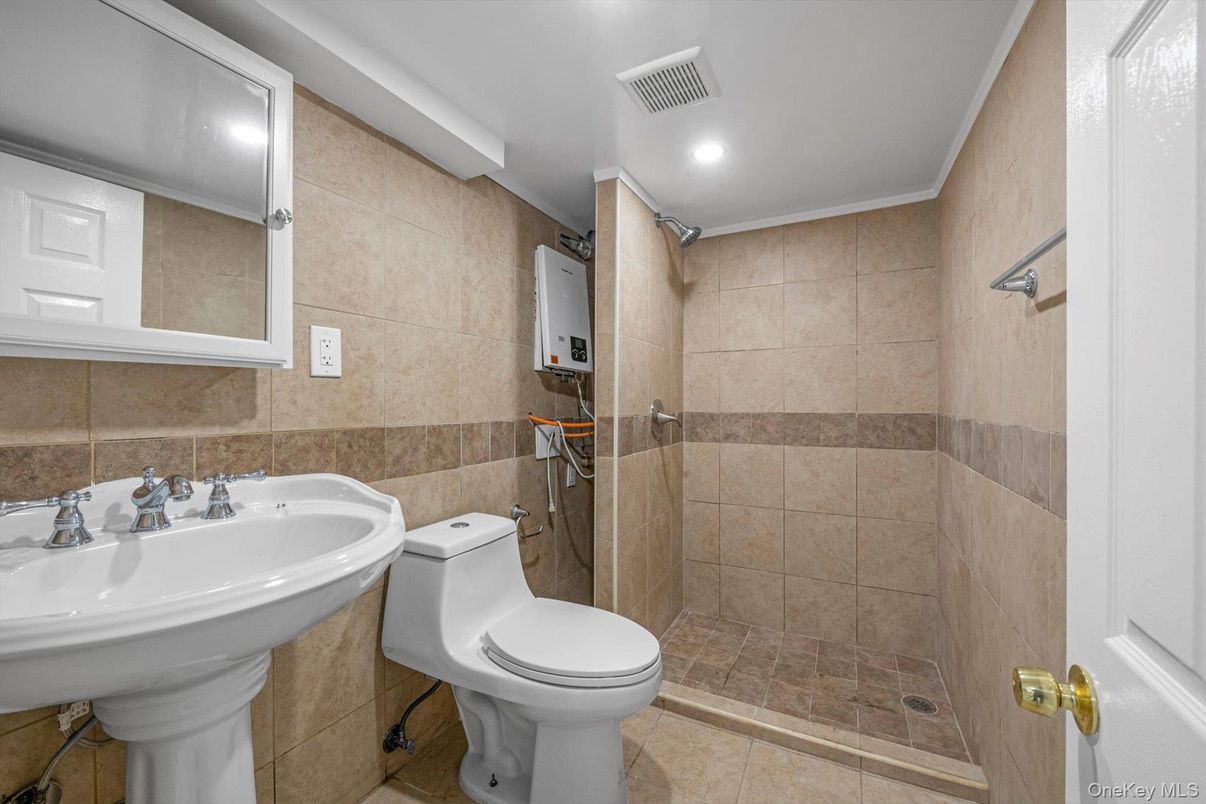 Bathroom, Interior, Recessed Lighting
