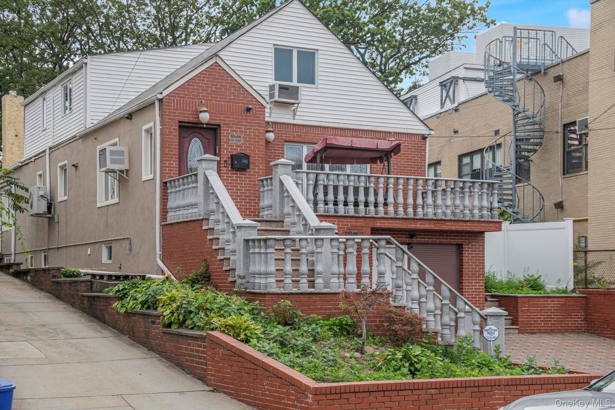 Exterior, Facade, Brick Facade, Rowhouse