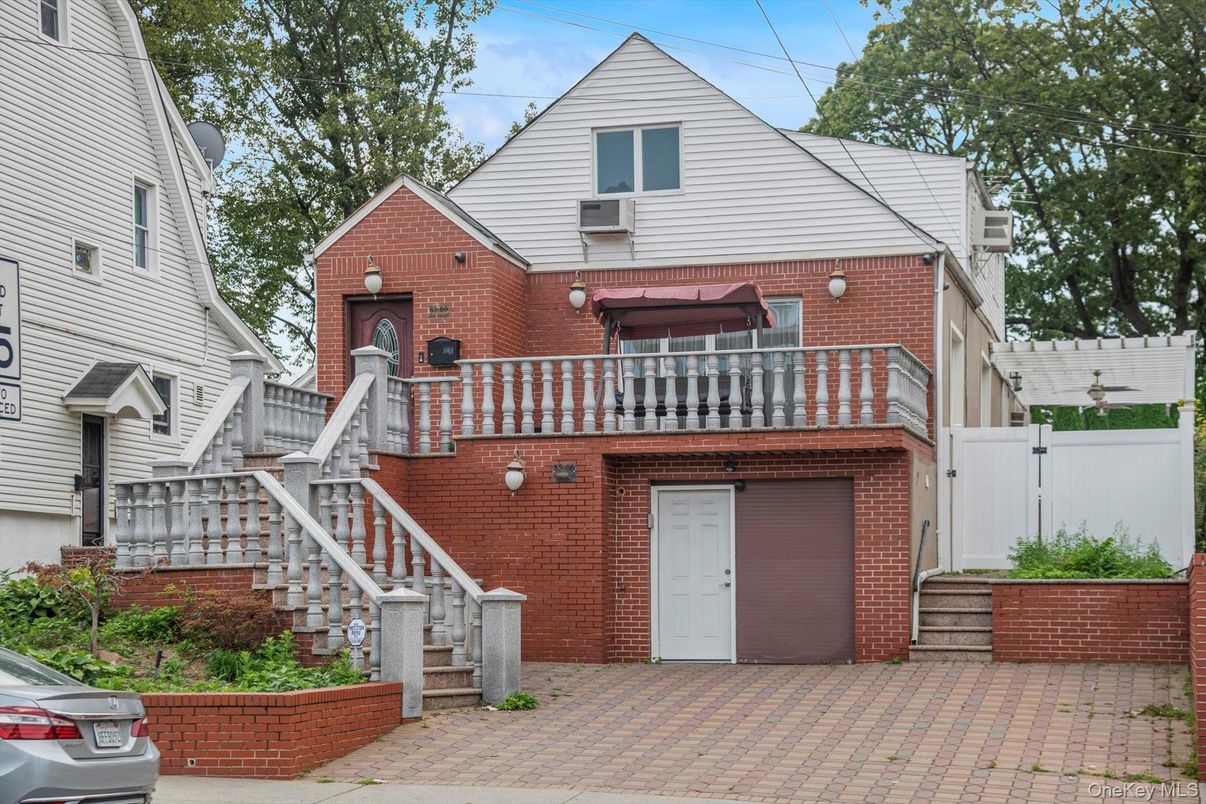 Exterior, Facade, Brick Facade, Rowhouse