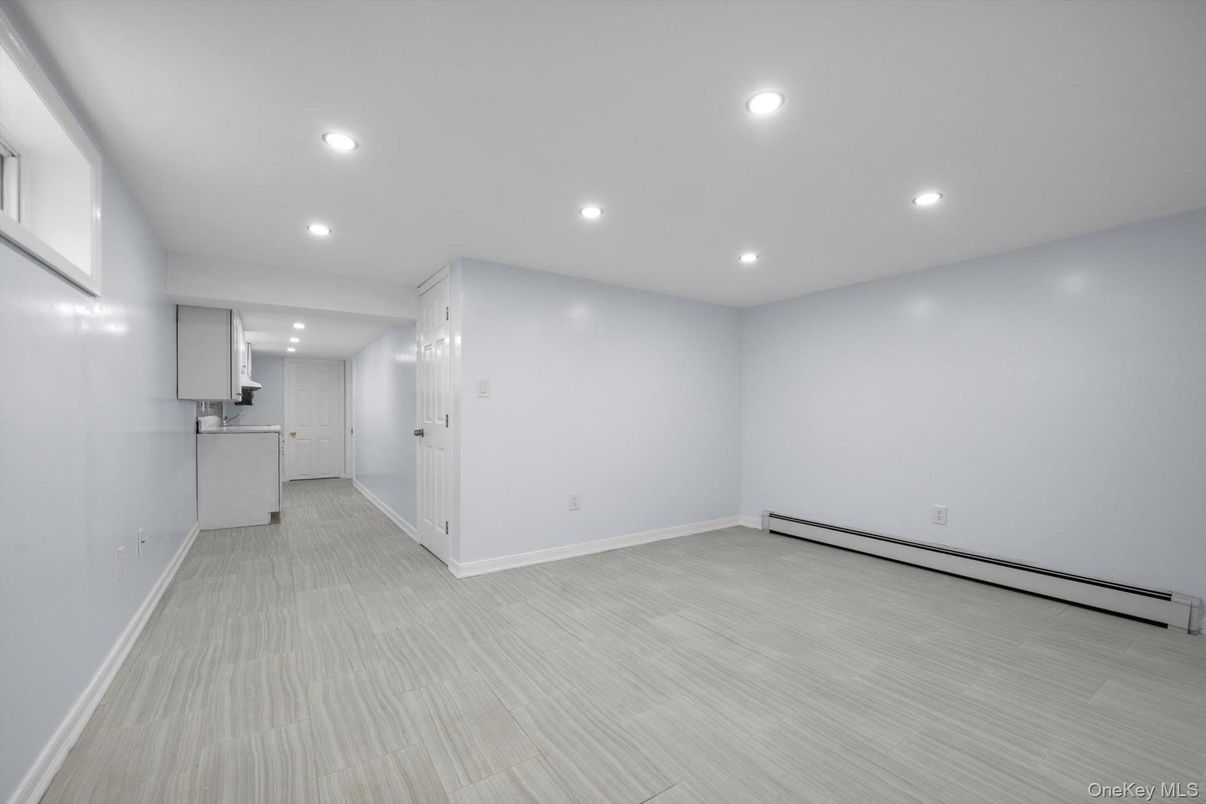Empty room, Interior, Recessed Lighting