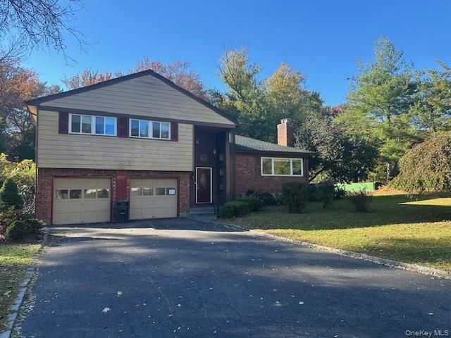 Attached, Exterior, Facade, Brick Facade, Split Level