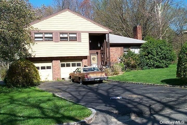 Attached, Exterior, Facade, Brick Facade, Split Level