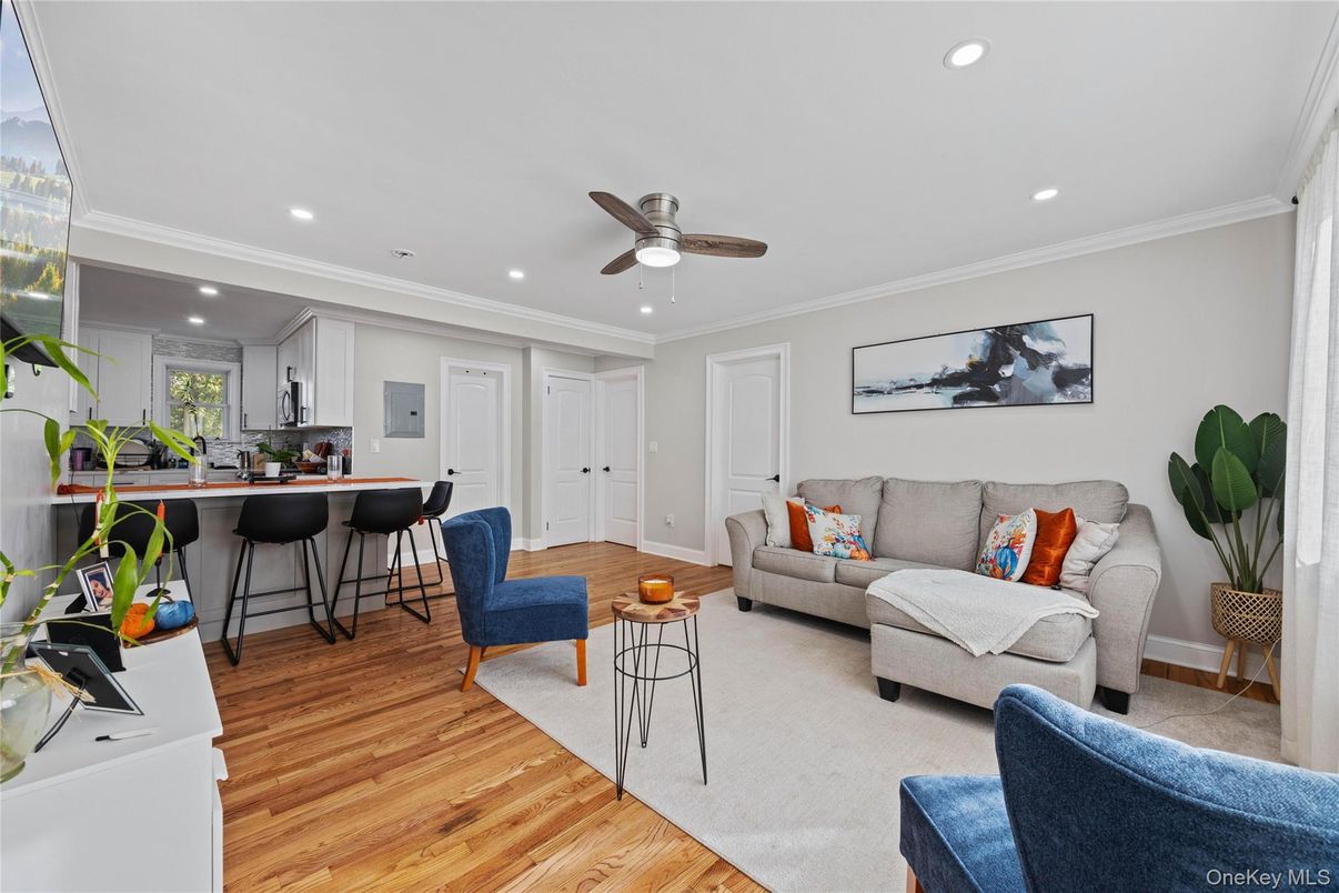 Interior, Kitchen, Living room, Recessed Lighting, Wood Texture Flooring