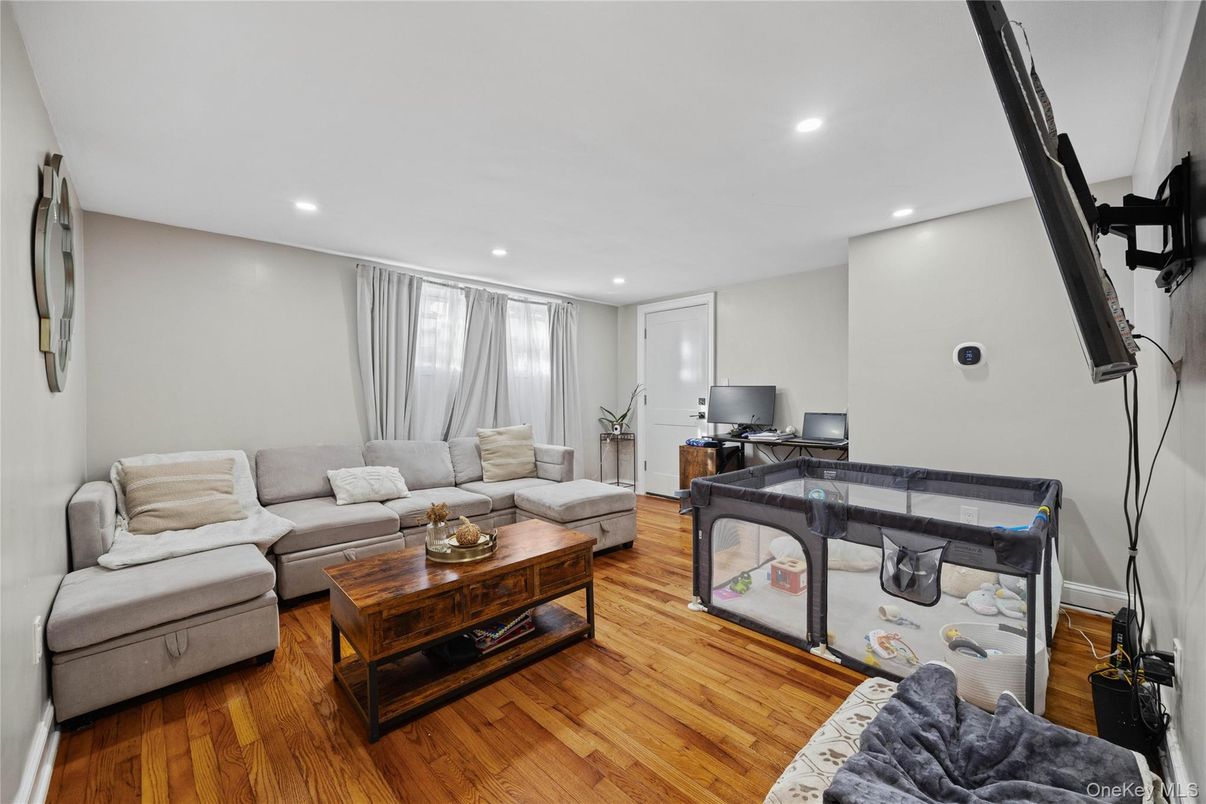 Interior, Living room, Recessed Lighting, Wood Texture Flooring