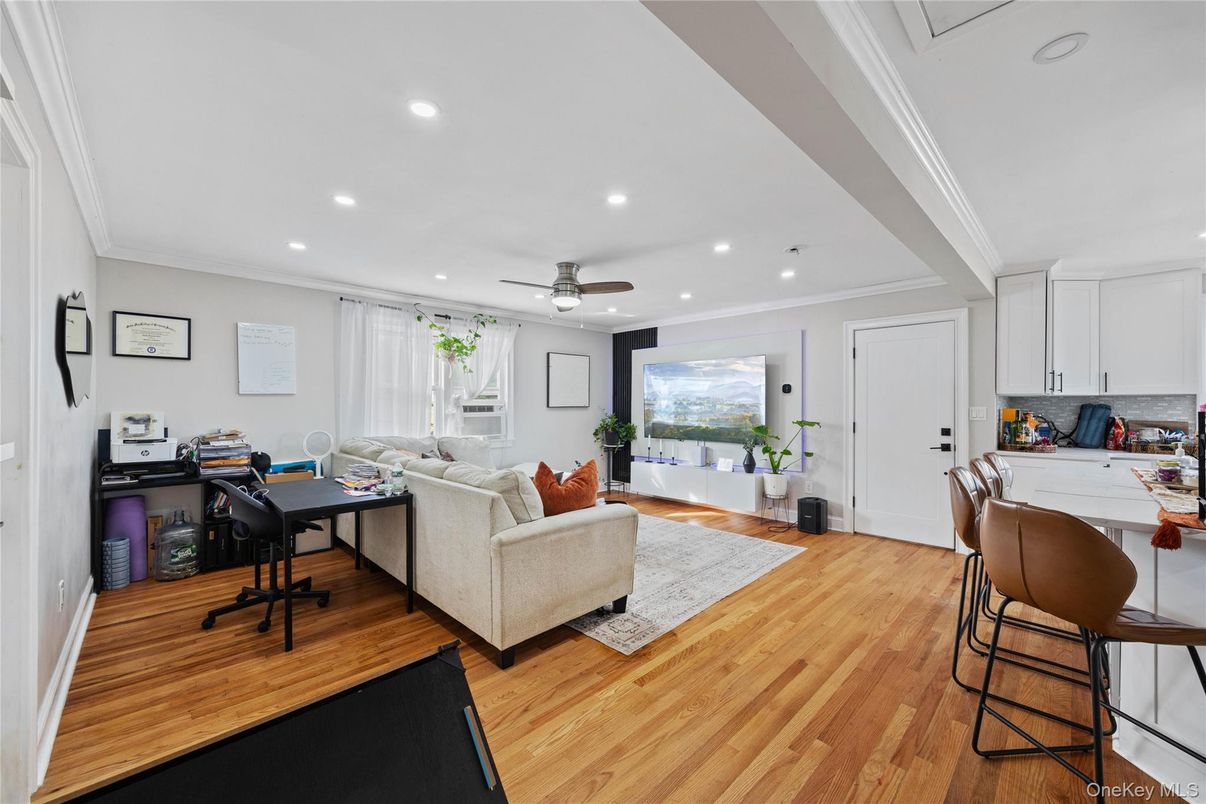 Home Office, Interior, Living room, Recessed Lighting, Wood Texture Flooring