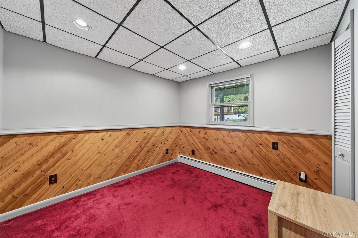 Empty room, Interior, Recessed Lighting, Wooden Walls