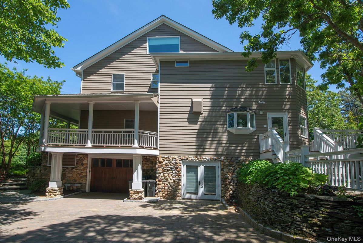 Exterior, Facade, Queen Anne Victorian