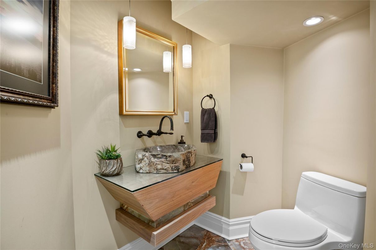 Bathroom, Interior, Recessed Lighting