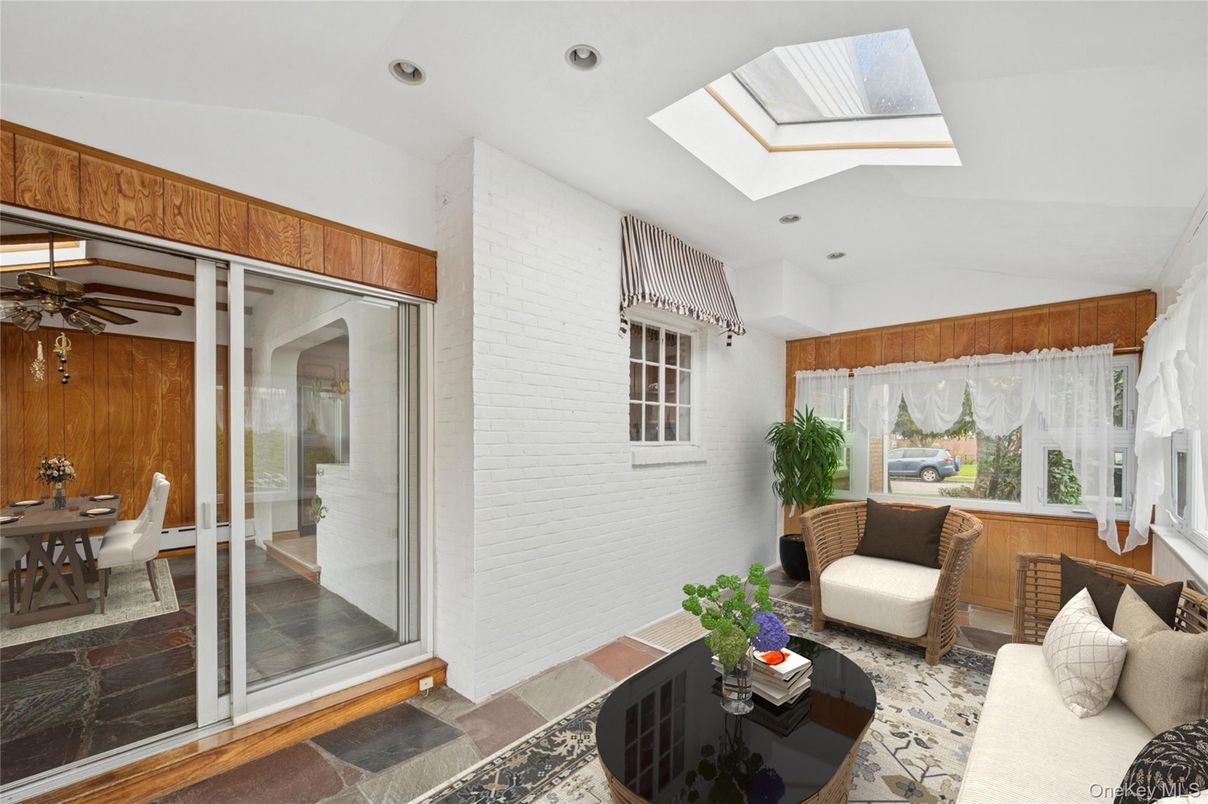 Dining room, Interior, Living room, Recessed Lighting