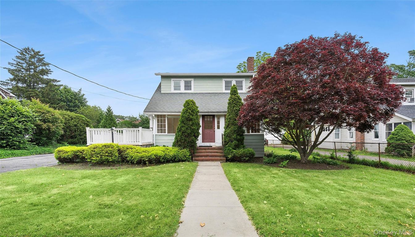 Exterior, Facade, American Foursquare