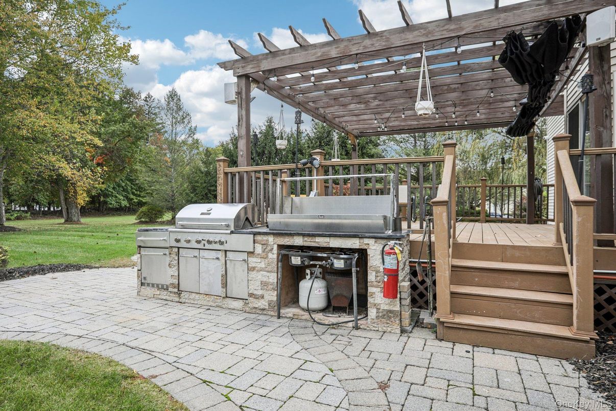 Exterior, Outdoor Kitchen