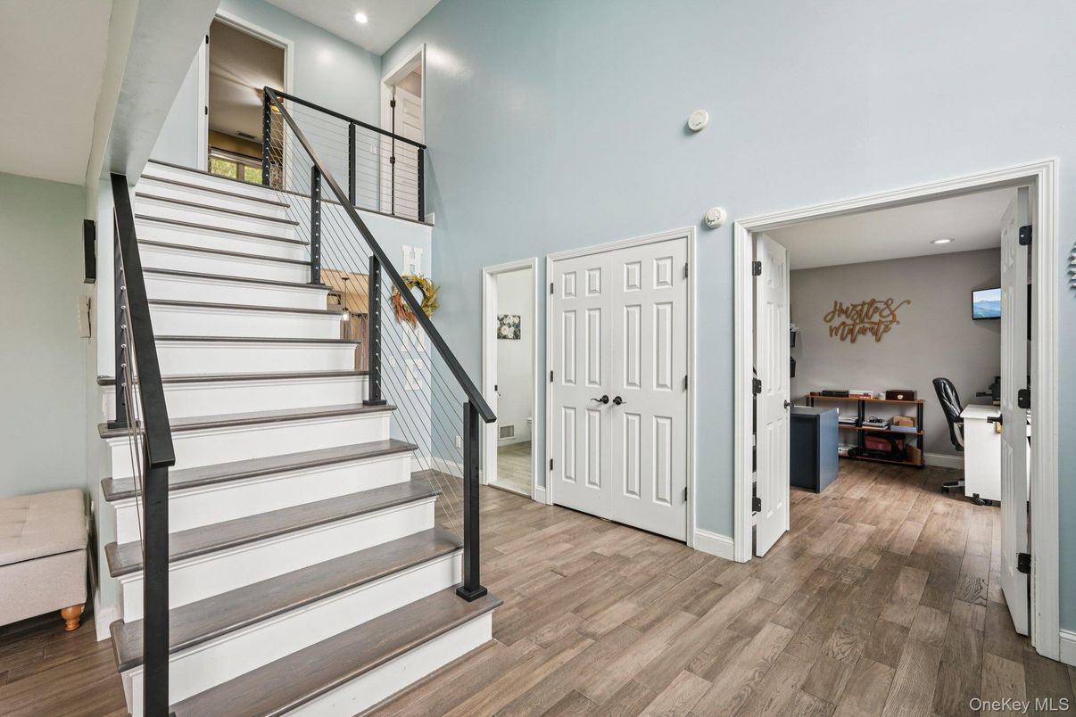 Interior, Recessed Lighting, Wood Texture Flooring