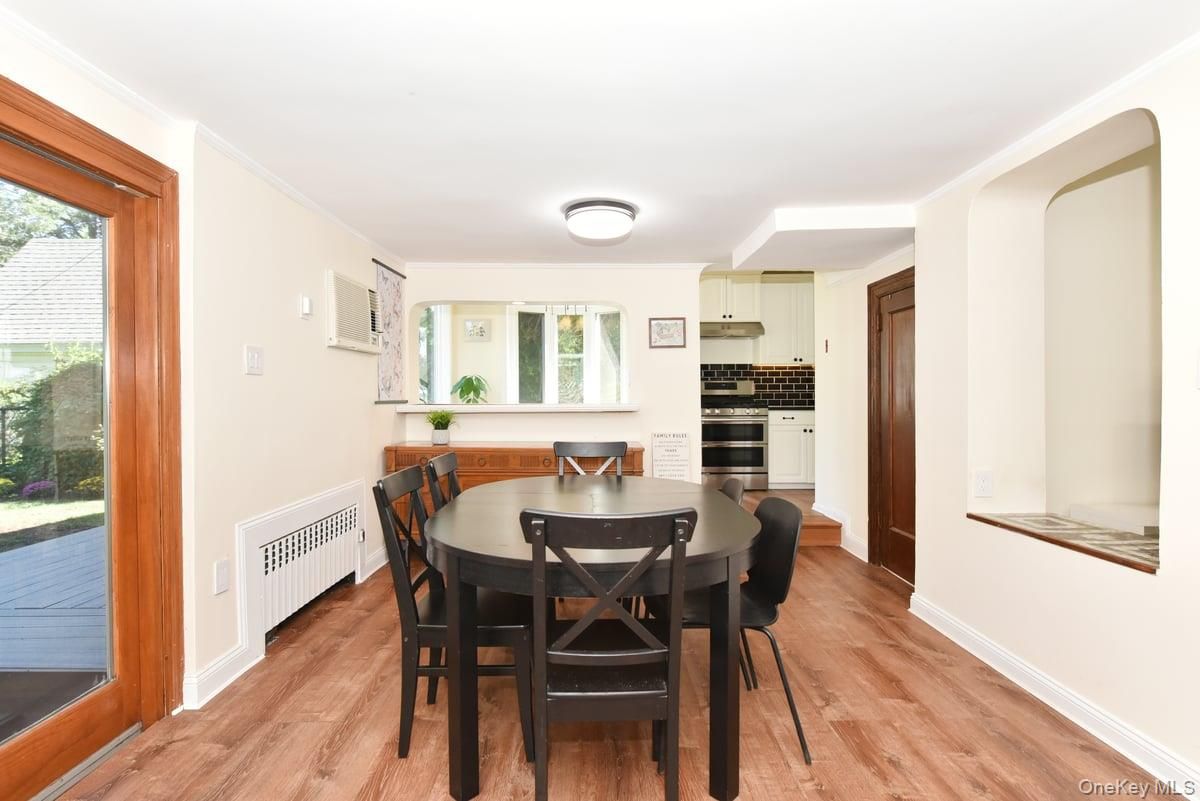 Dining room, Interior, Kitchen, Stainless Steel Appliances, Wood Texture Flooring