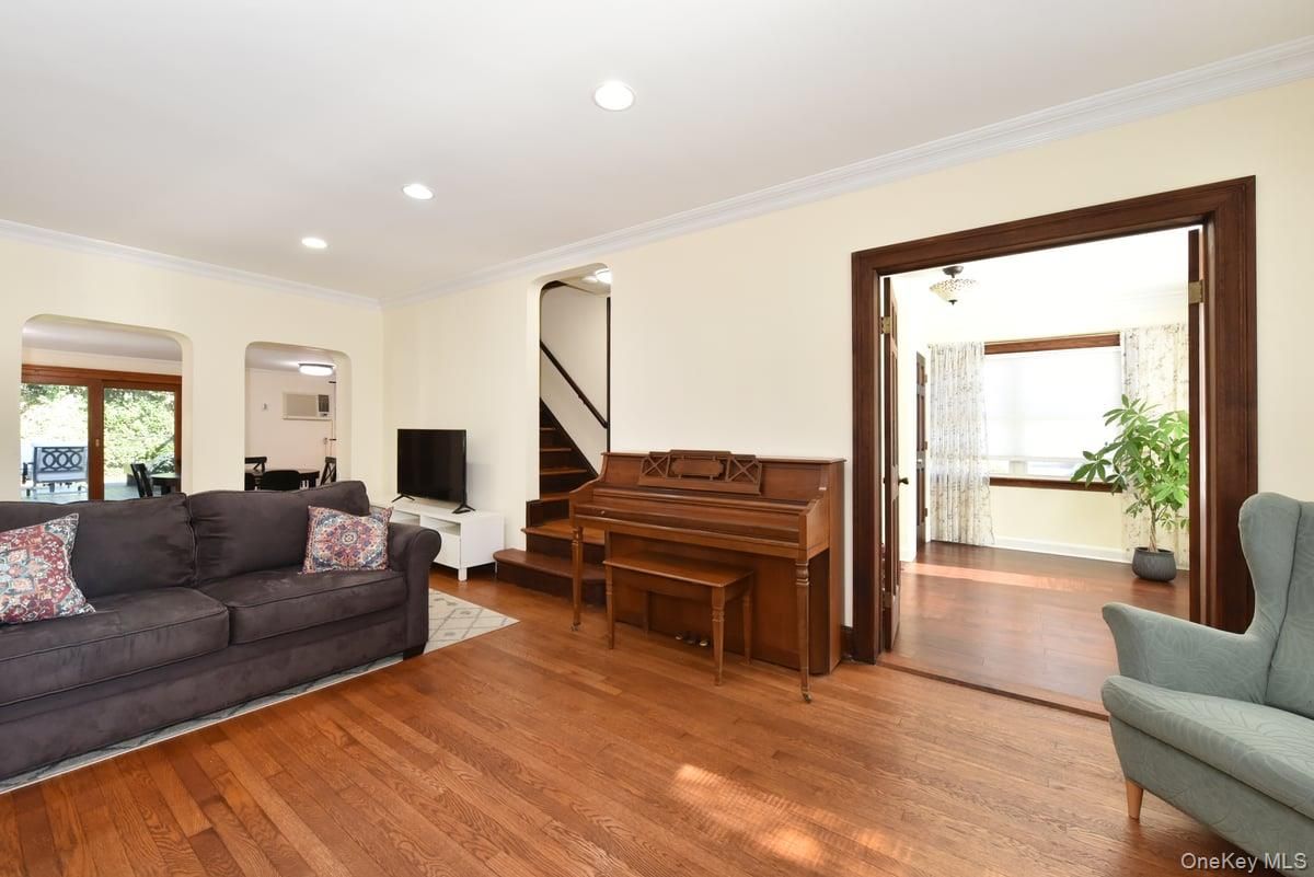 Interior, Living room, Piano, Recessed Lighting, Wood Texture Flooring
