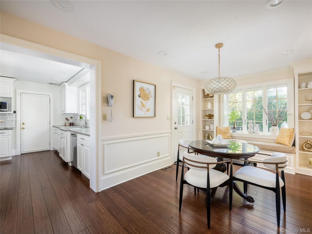 Dining room, Interior, Kitchen, Pendant Lights, Recessed Lighting, Wood Texture Flooring
