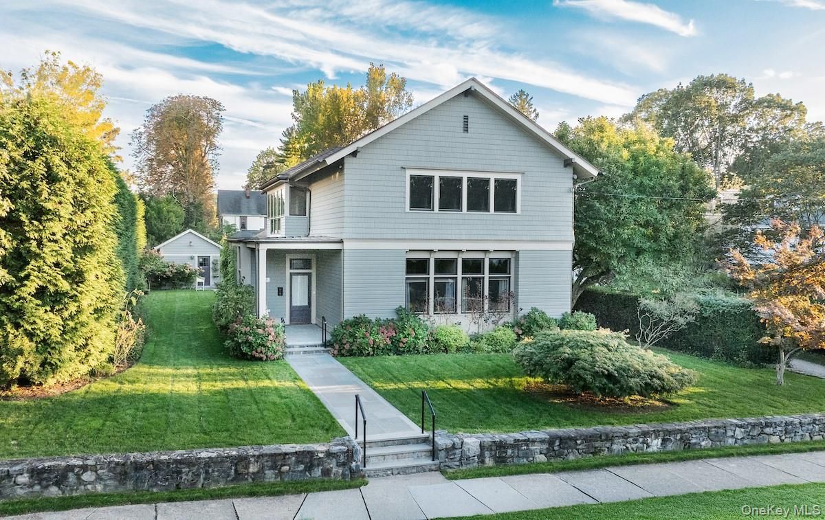 Exterior, Facade, Farmhouse