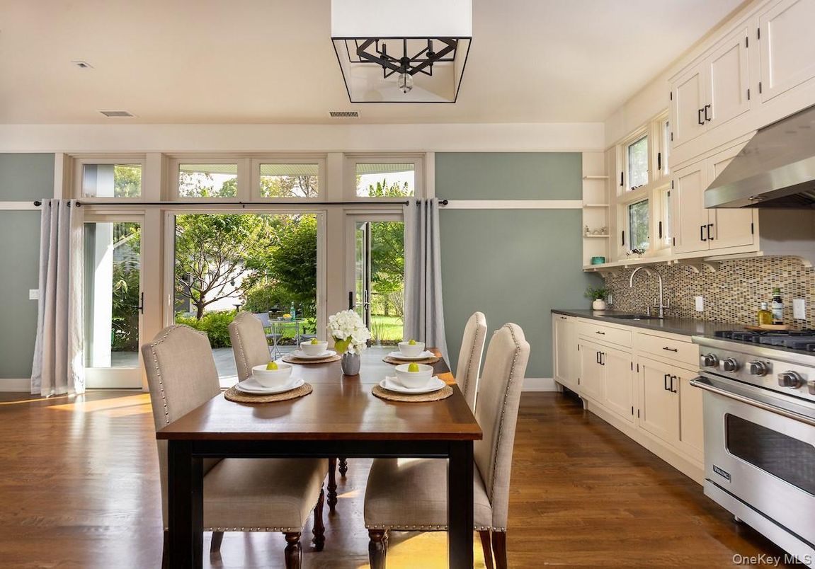 Dining room, Interior, Kitchen, Recessed Lighting, Stainless Steel Appliances, Wood Texture Flooring