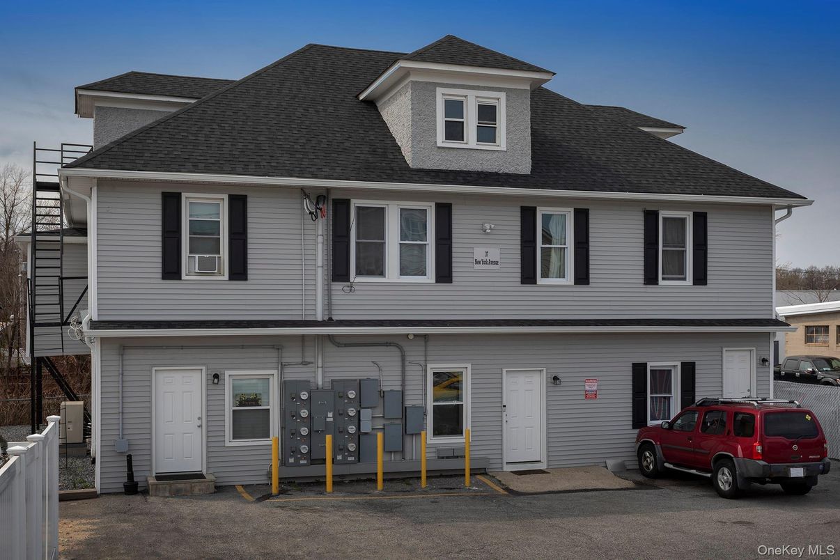 Exterior, Facade, American Foursquare