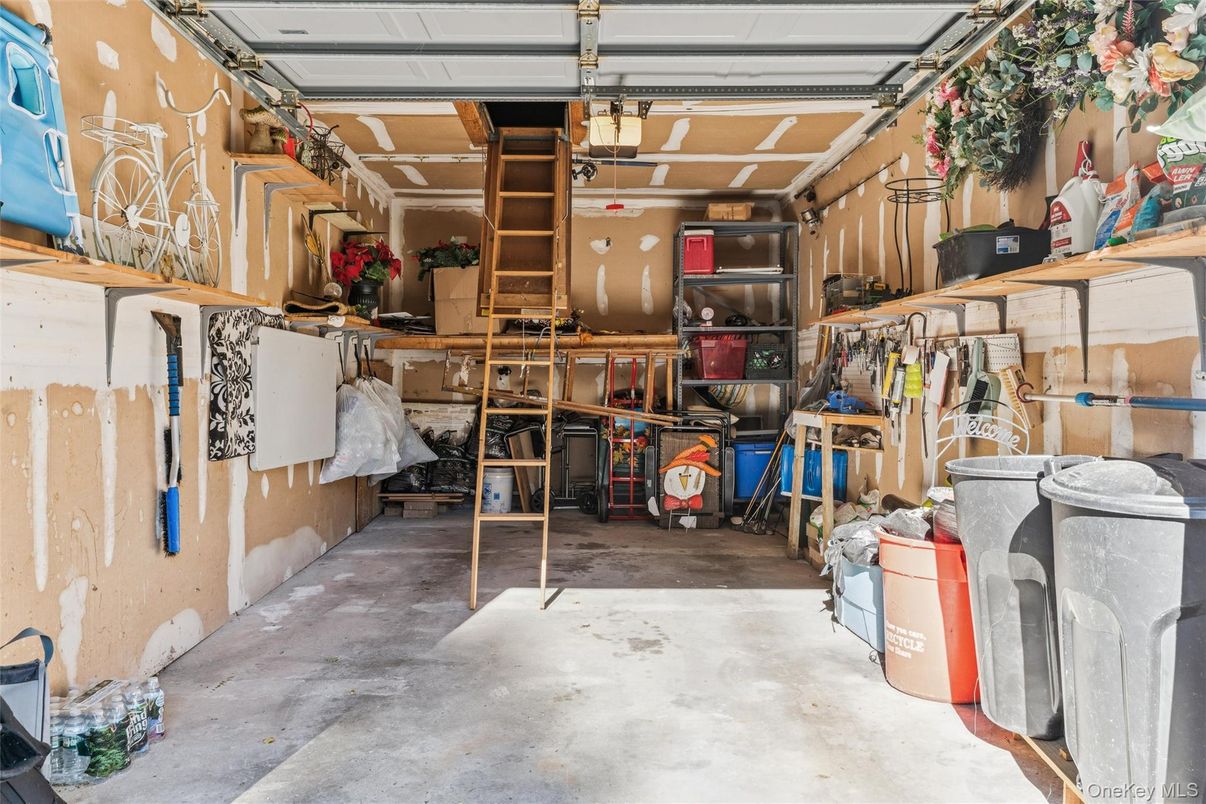 Garage, Interior