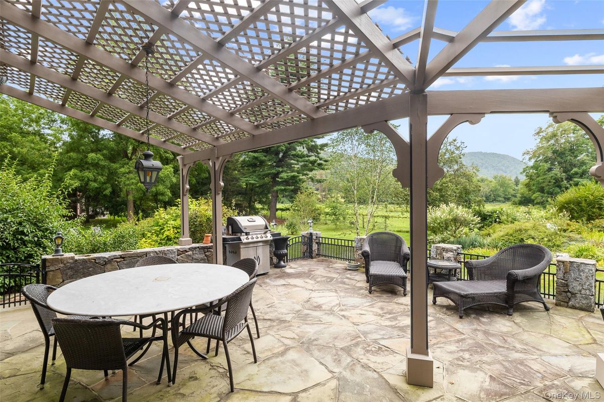 Exterior, Outdoor Kitchen