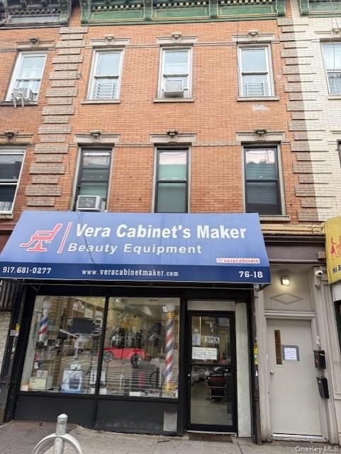 Exterior, Facade, Brick Facade, Rowhouse