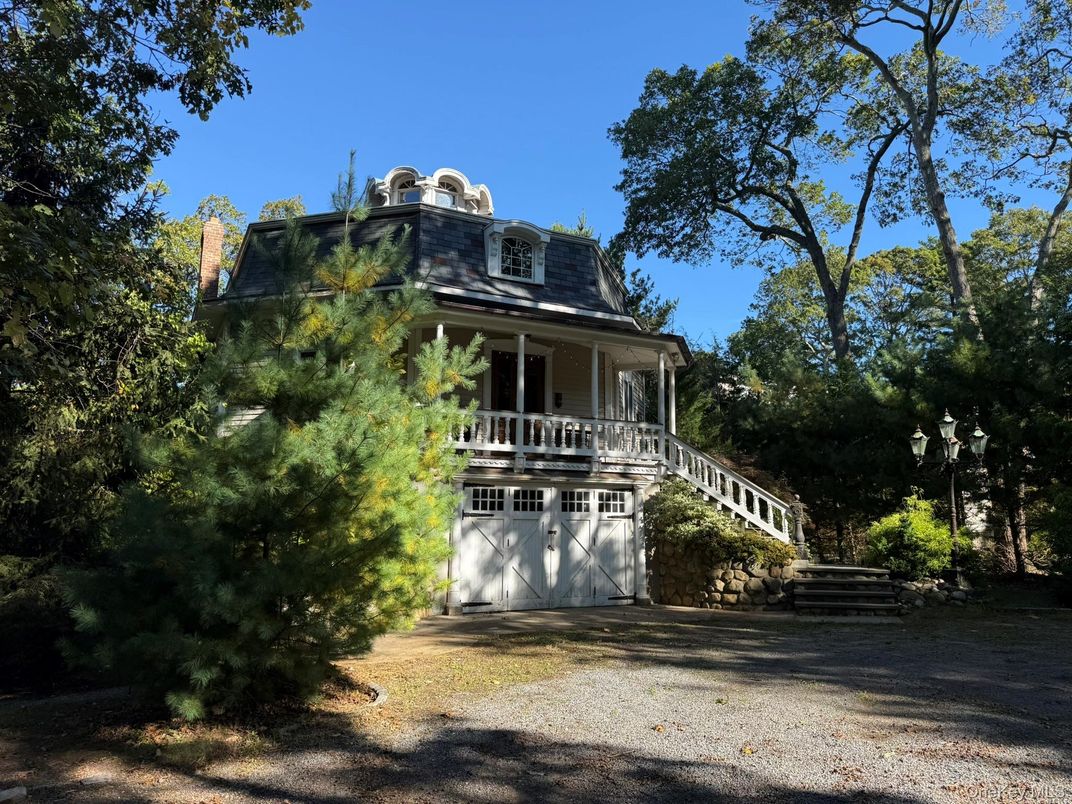 Exterior, Facade, Queen Anne Victorian