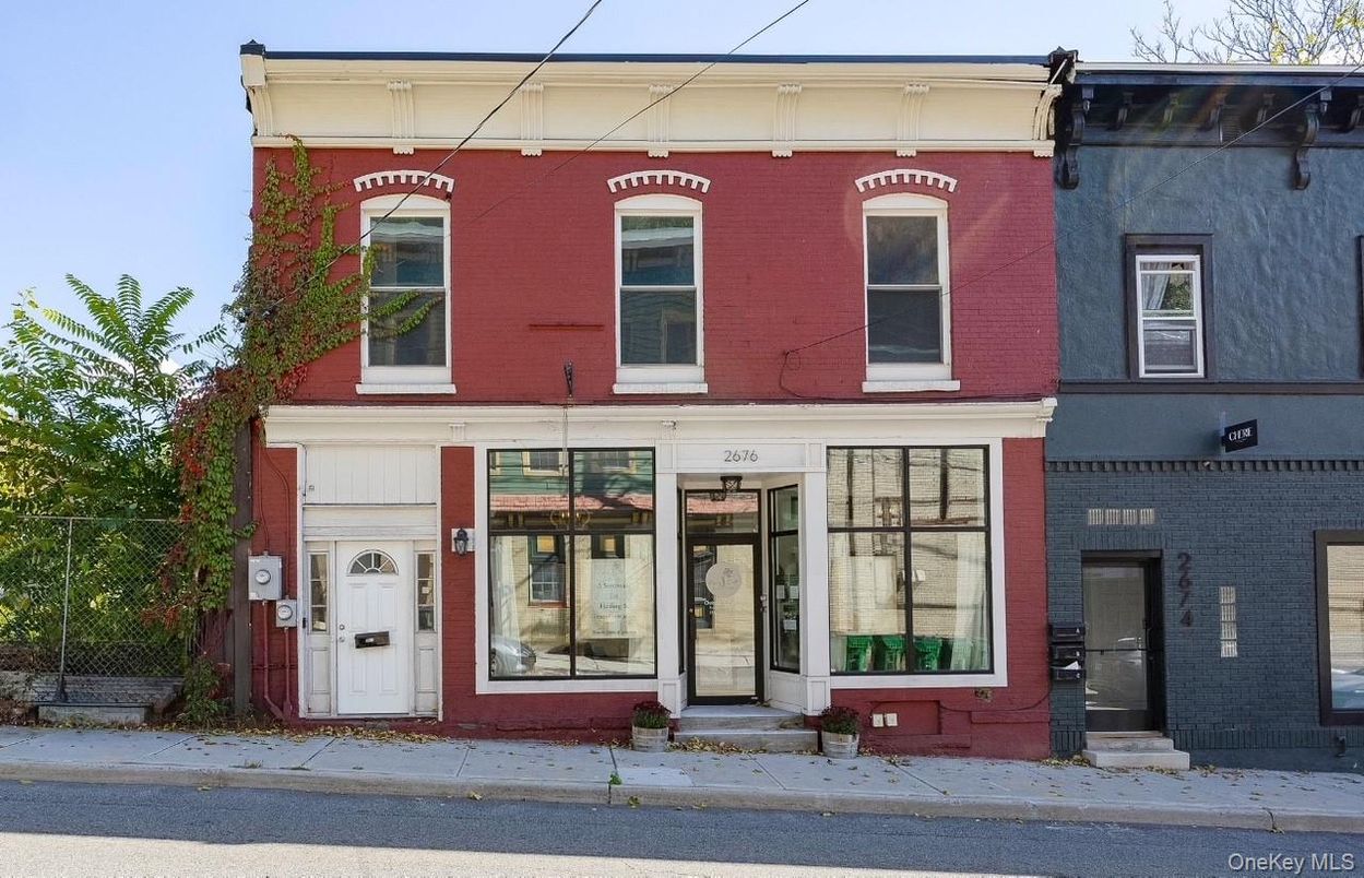 Exterior, Facade, Rowhouse